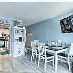 Eb\'S Place On The Beach