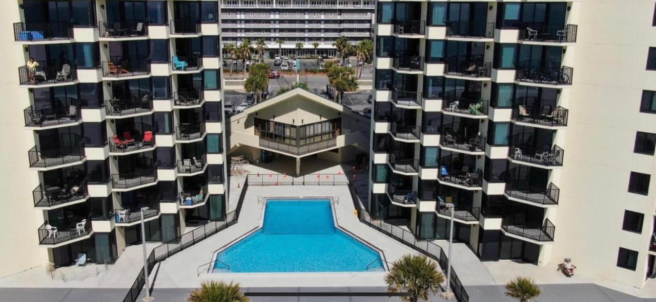 Eb's Place On The Beach Apartment *