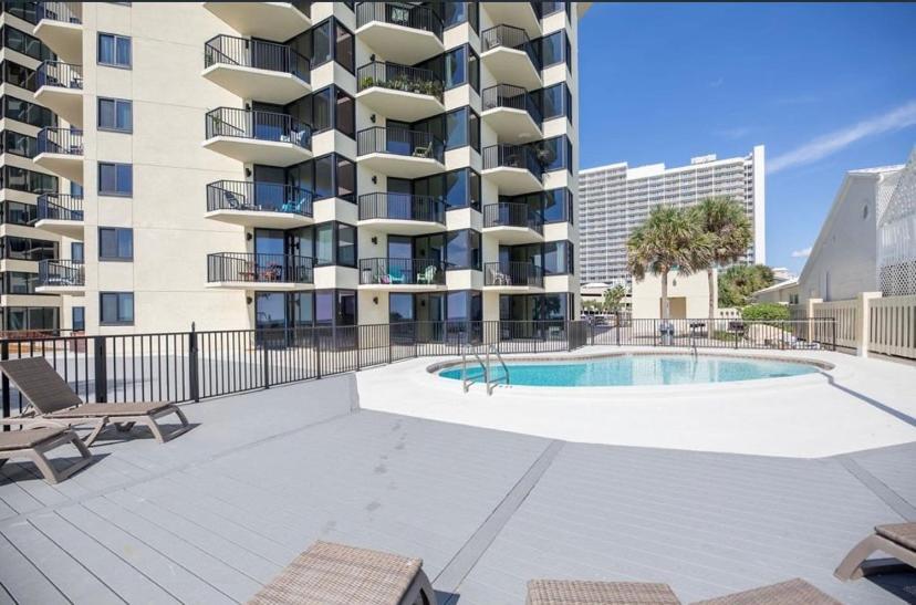 Eb's Place On The Beach Apartment